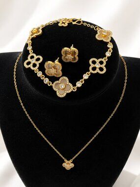 Luxury Clover Jewelry Set Gold Crystal Necklace Bracelet Earrings Designer Style